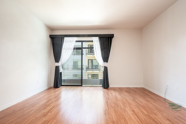 Building Photo - Gorgeous condo for rent