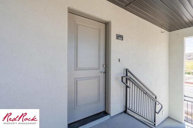 Building Photo - Inviting 2 Bedroom End Unit Condo - Pet Friendly!