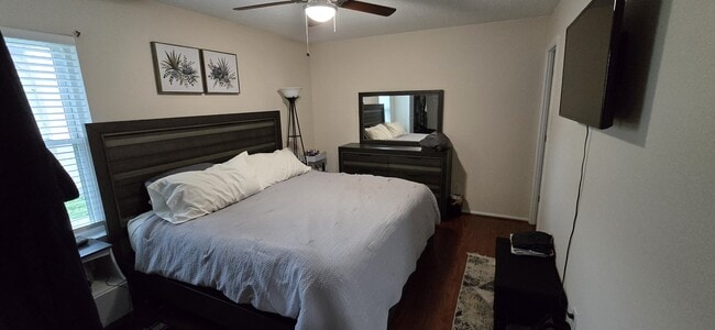 Building Photo - 1261 Eaglewood Dr