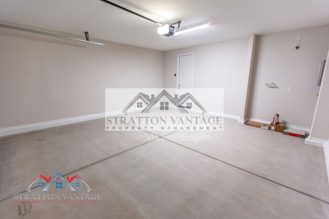 Building Photo - 17645 W Palo Verde Dr