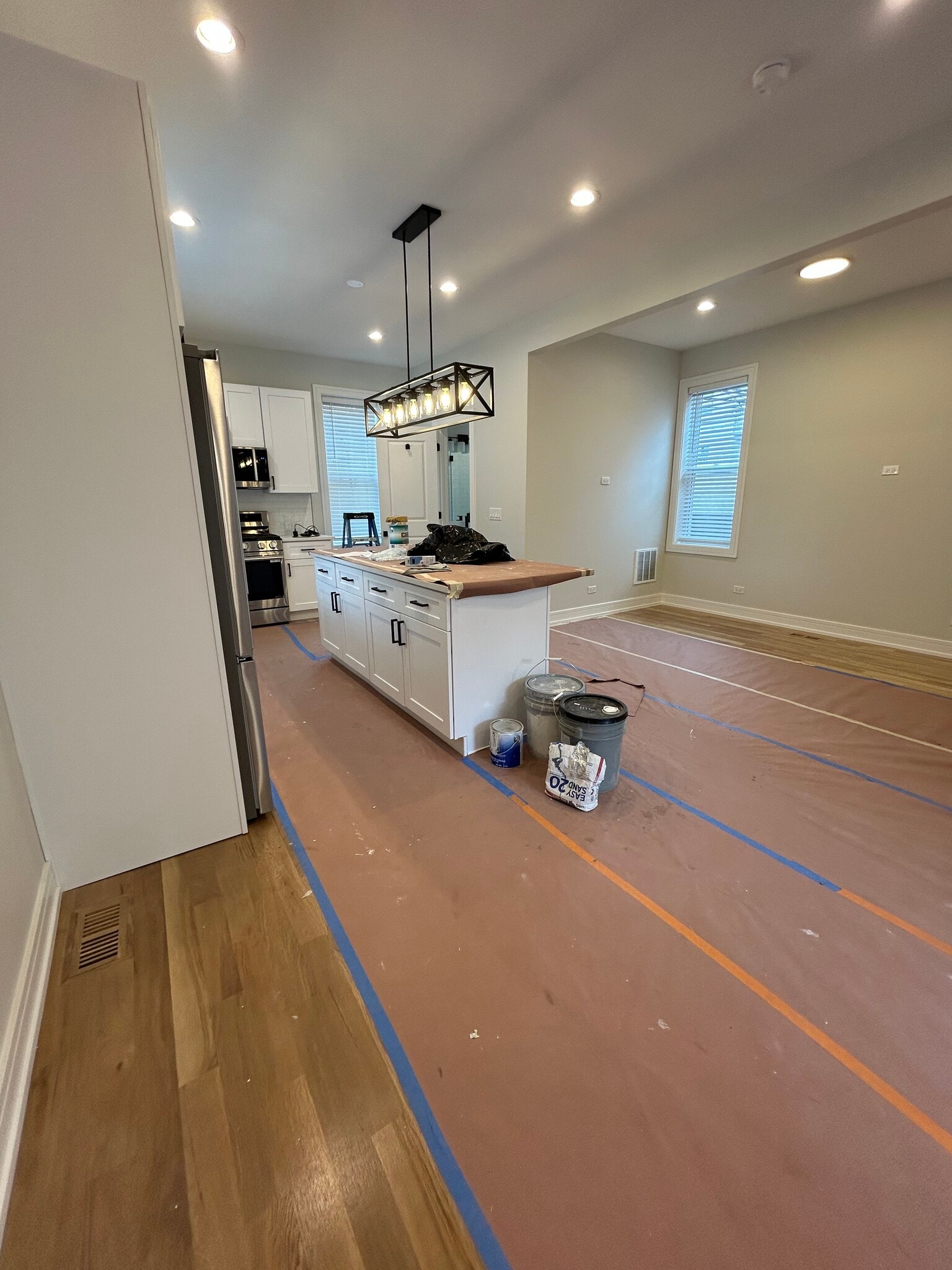 Building Photo - 858 N Paulina St