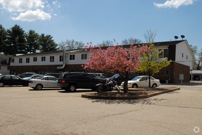 Building Photo - Pequannock Mini Mall Apartments