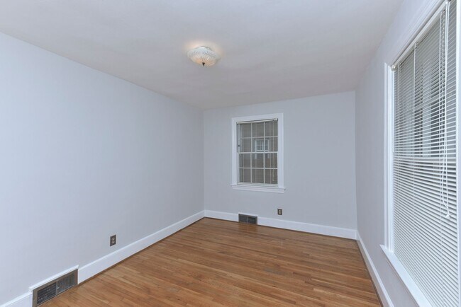 Building Photo - Charming 3 Bedroom, 2 Bath All-Brick Bungalow with Garage!