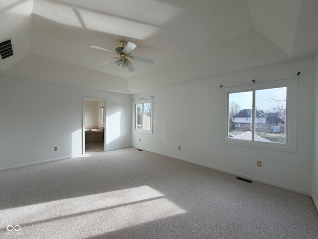 Building Photo - 1351 Woodpond N Roundabout