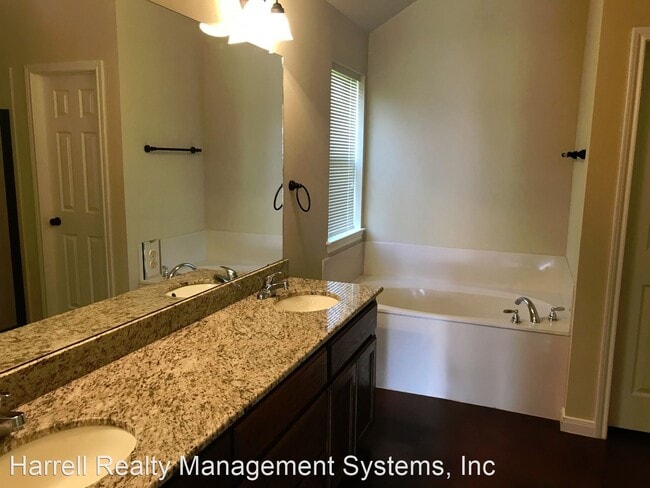 Building Photo - 3 br, 2 bath House - 602 Monticello Circle