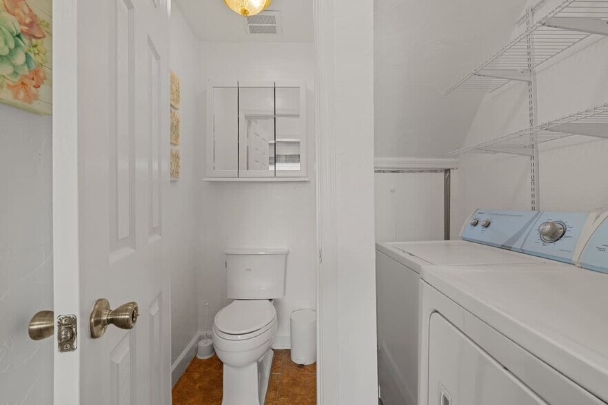 Building Photo - 174 Cherry St