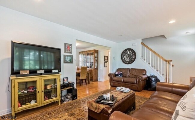 Building Photo - 326 Ramapo Valley Rd