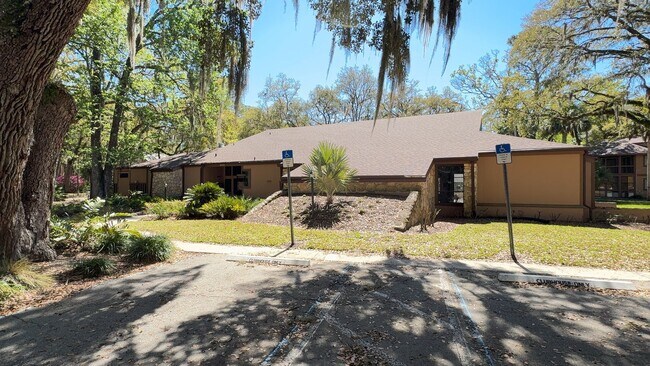 Building Photo - 2/2 for rent in desirable Fairways Condos