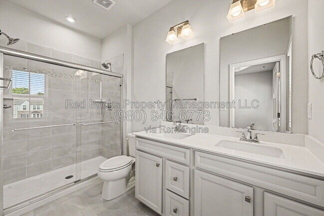 Building Photo - 9342 Mallard Mls Dr