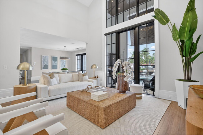 Building Photo - 400 Mola Ave