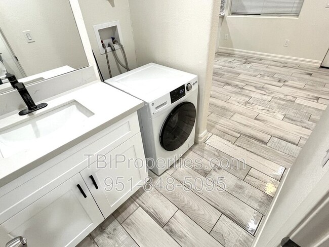 Building Photo - 5063 Pearblossom Dr