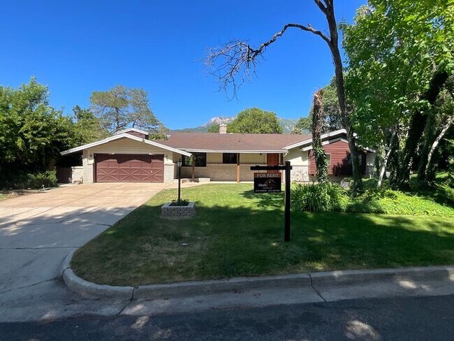 Primary Photo - 4 bdrm 3 bth plus a Den/office Home 2 Car ...