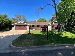 Building Photo - 4 bdrm 3 bth plus a Den/office Home 2 Car ...