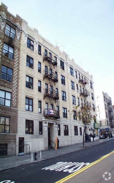 Primary Photo - Leggett Avenue Apartment