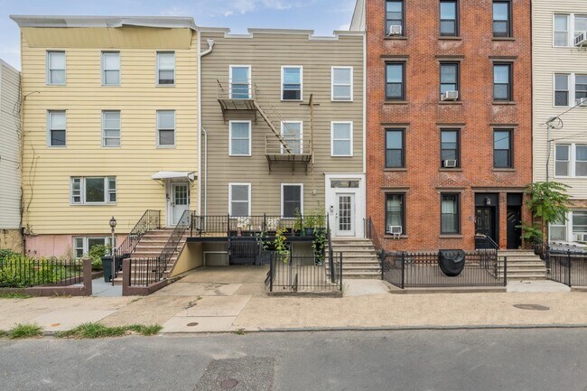 Building Photo - 324 4th St