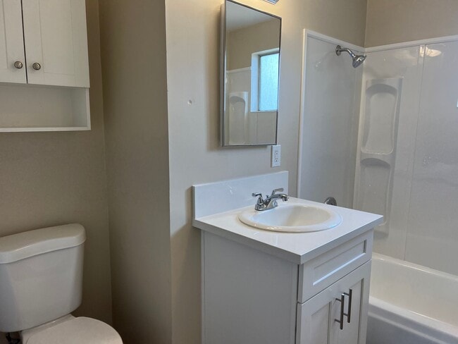 Building Photo - Updated 3BR/2BA home w/yard and garage in ...