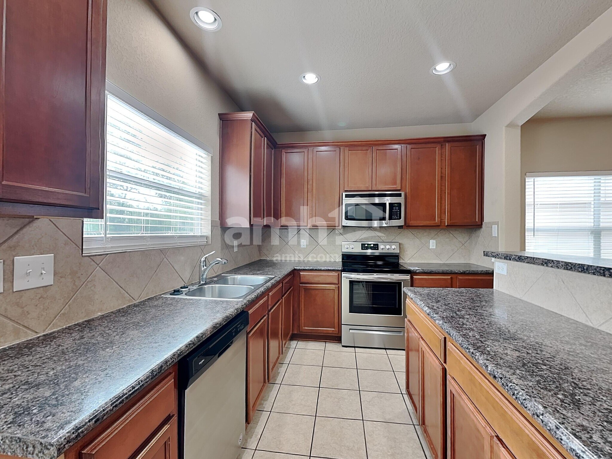 Building Photo - 9811 Rainbow Crk