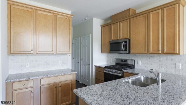 Building Photo - 95 Robeson St