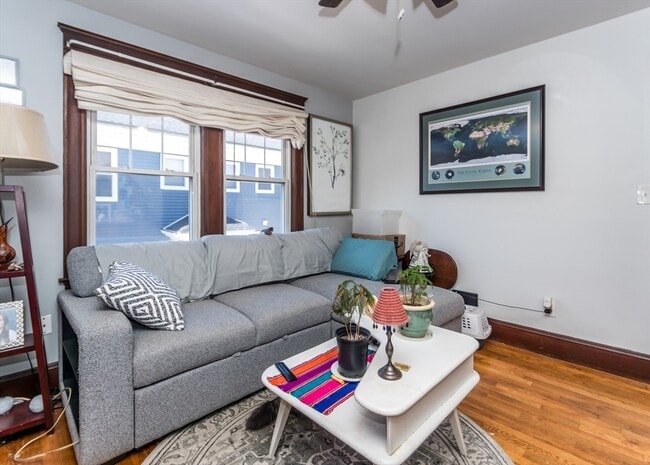 Building Photo - 1093 Main St