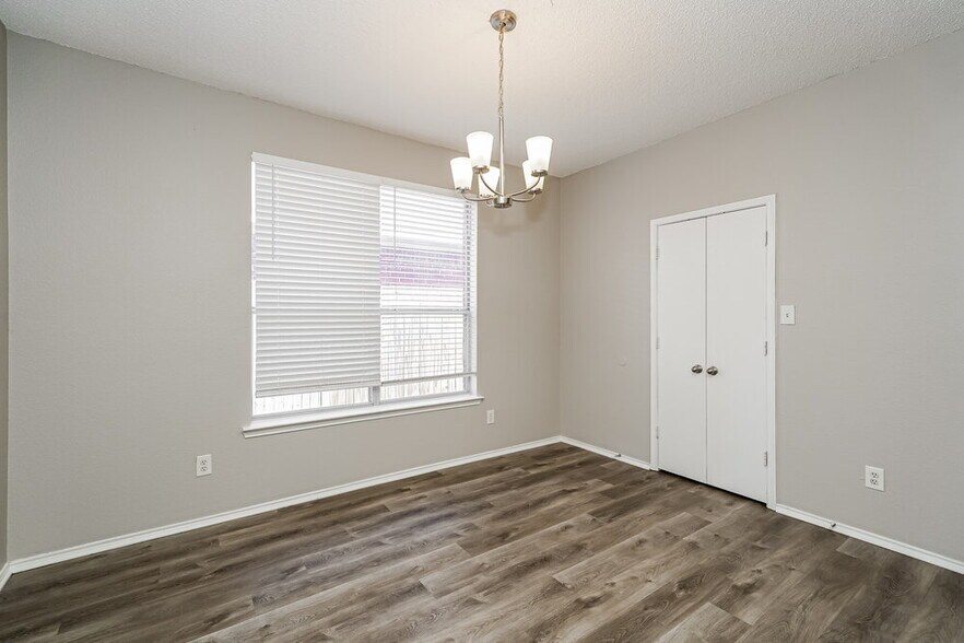 Building Photo - 7213 Park Creek Cir W