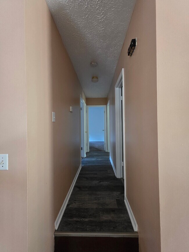 Building Photo - 3003 Thornhill Rd