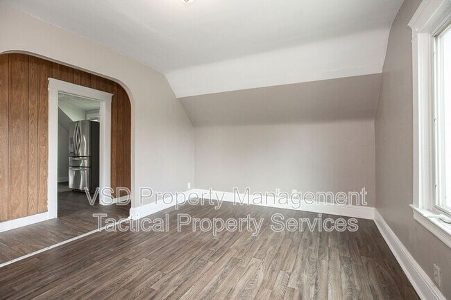 Building Photo - 3408 E 140th St