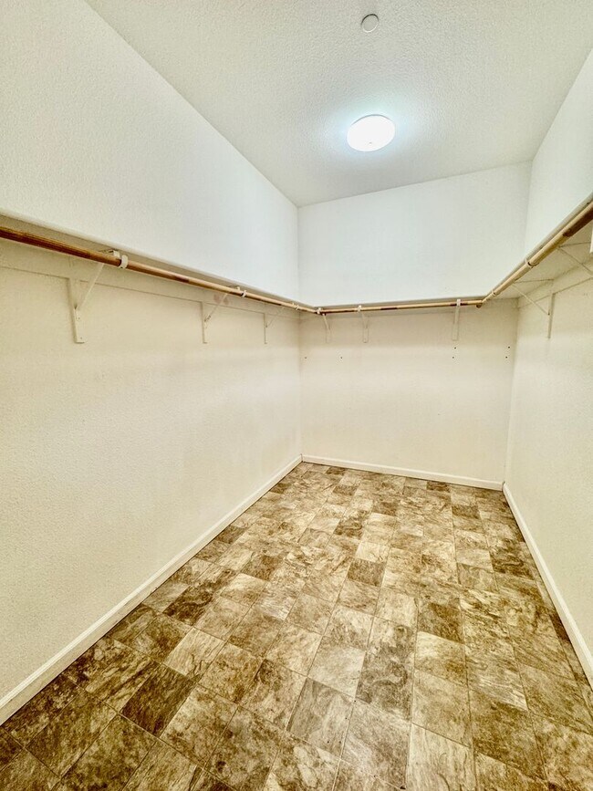 Building Photo - 13721 Santa Lucia Dr