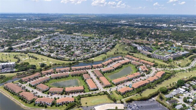 Building Photo - 10069 Brickhill Dr