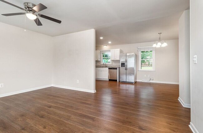 Building Photo - 203 Pecan Ln