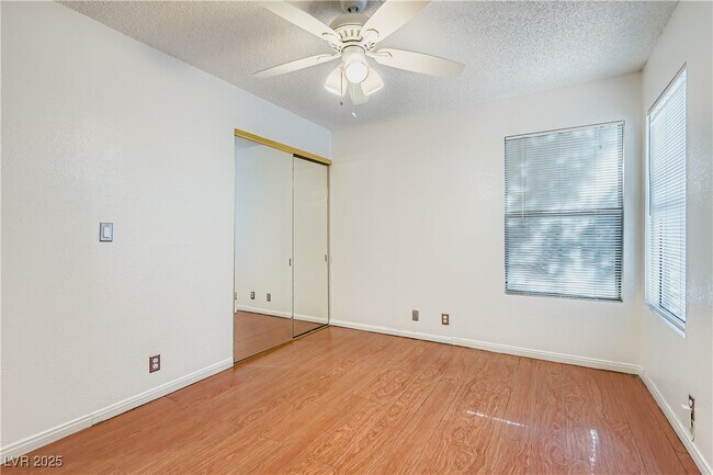 Building Photo - 3217 Symphony Dr