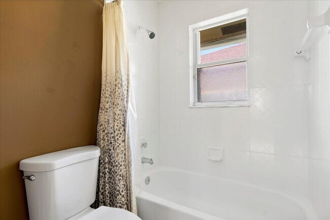 Building Photo - 13557 Northumberland Cir