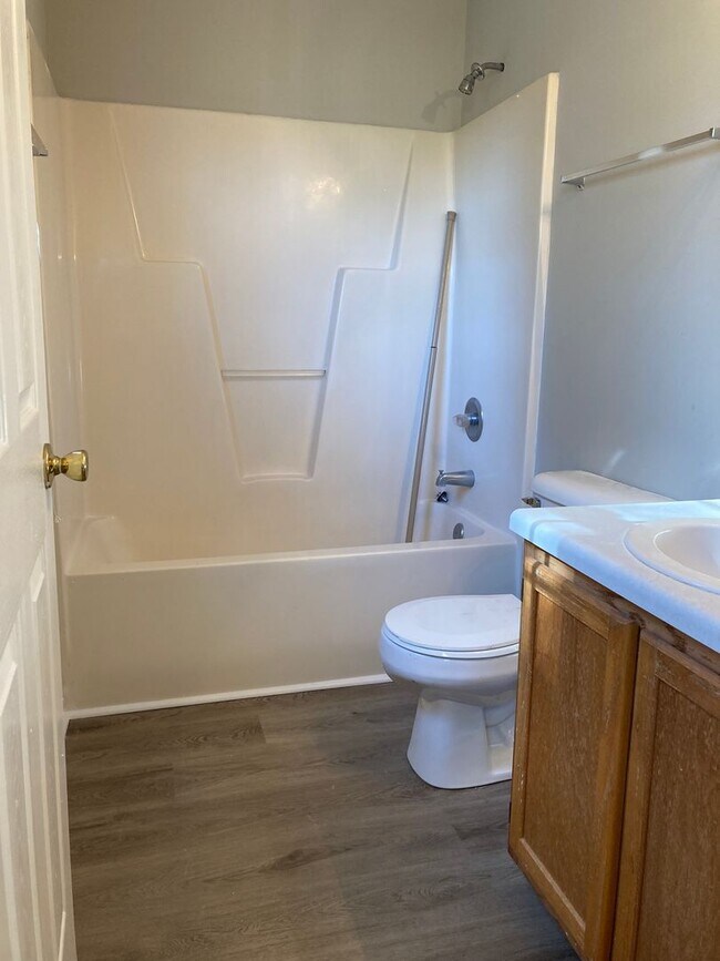 Building Photo - 711 Covington Ct