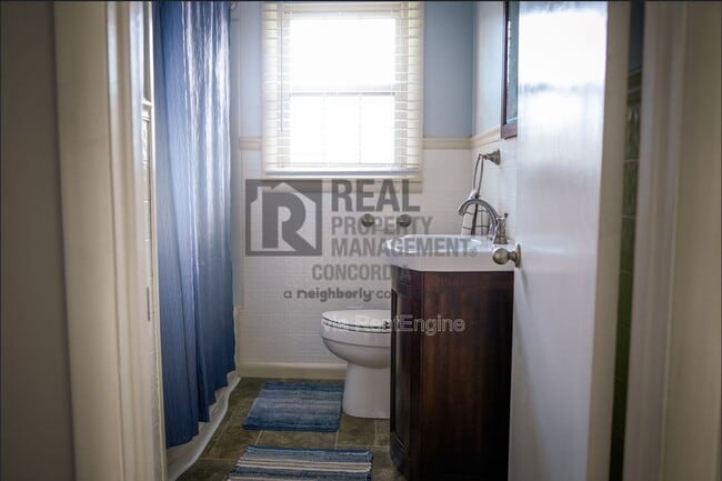 Building Photo - 550 Scenic Dr