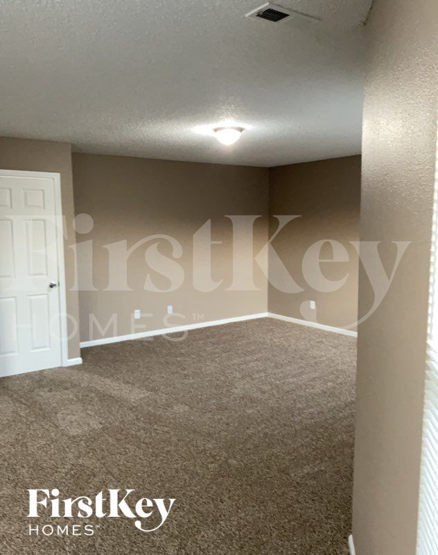 Building Photo - 10830 Clear Spring Dr