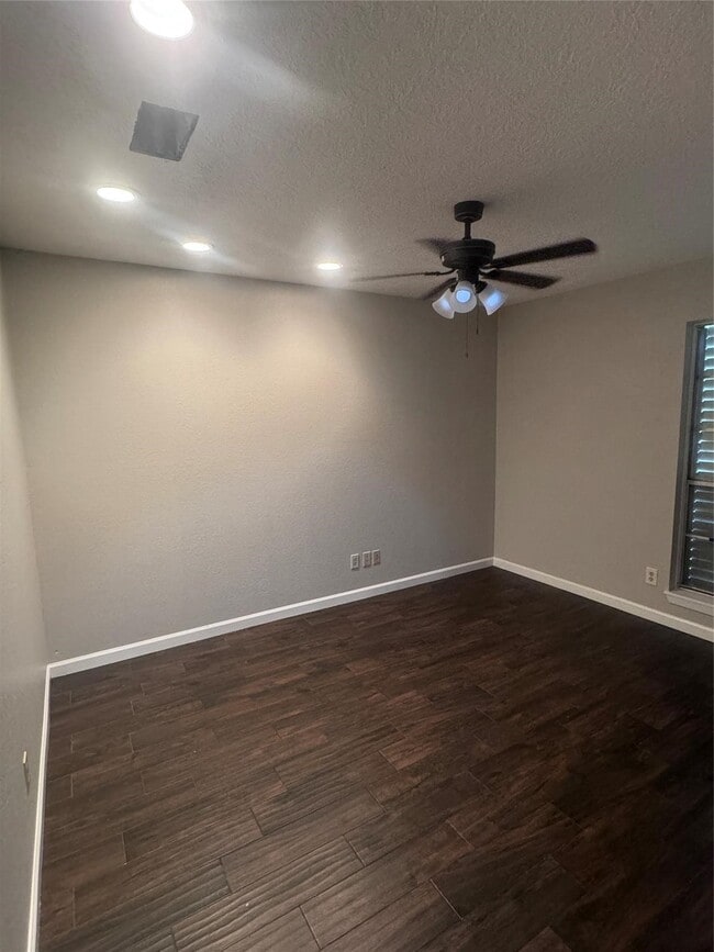Building Photo - 7910 Jonquil Dr