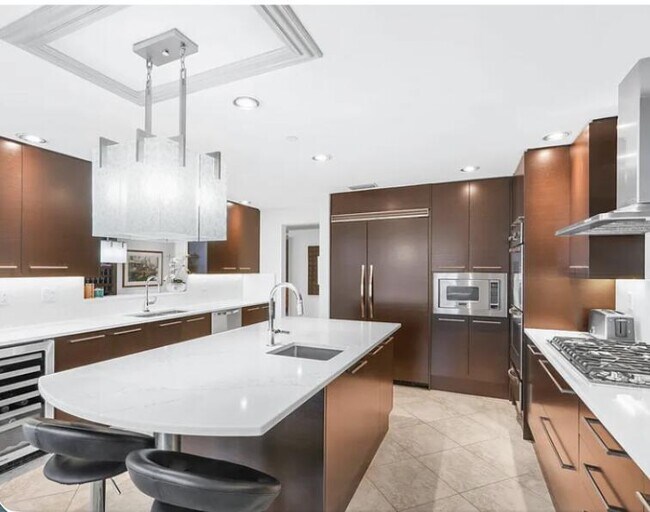 Building Photo - 3800 N Ocean Dr