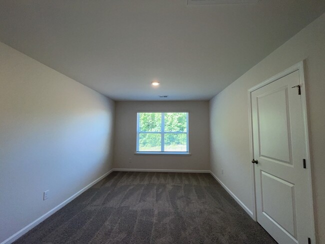 Building Photo - Beautiful Fountain Inn Home