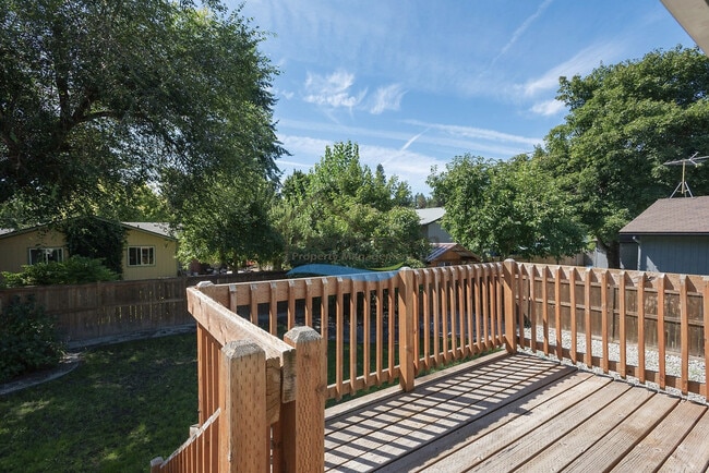 Building Photo - 3 Bedroom 2 Bath home with unique charm right off of 15th in Coeur d'Alene!