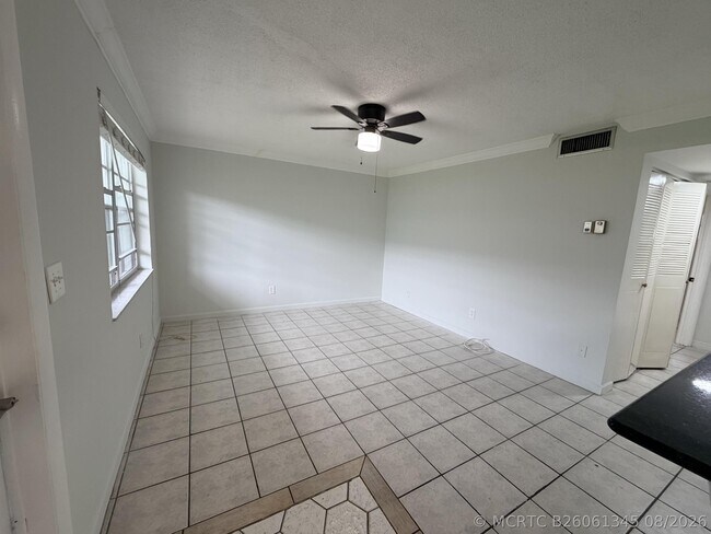 Building Photo - 6191 SW 37th St