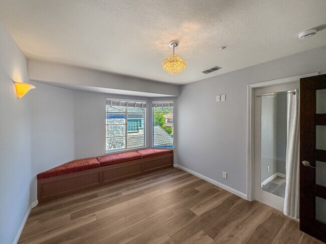 Building Photo - Spacious 4B/3BA Home with Scenic Views and...