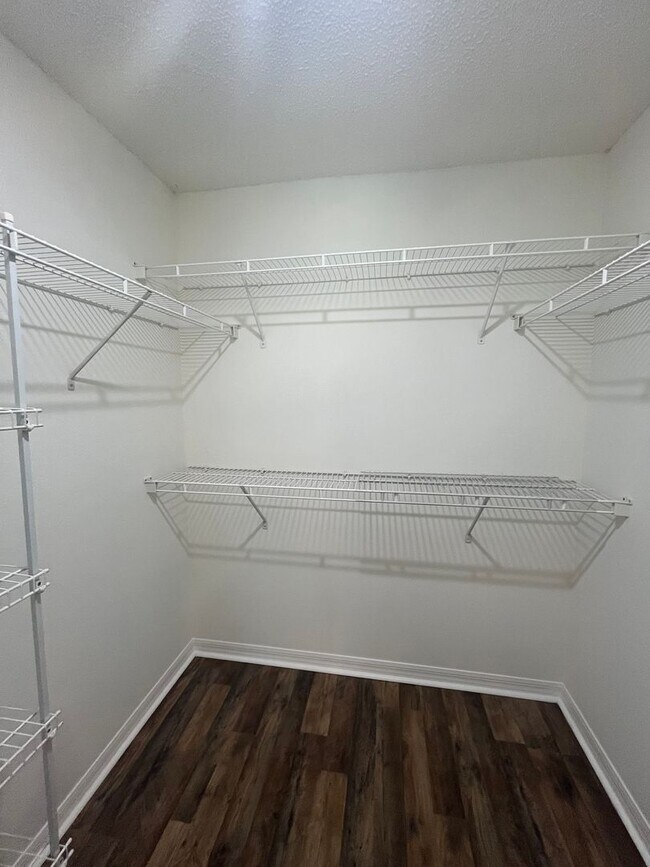 Building Photo - Spacious 4 Bedroom Home in Pine Grove!