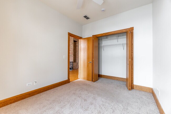 Building Photo - 1162 W Grand Ave