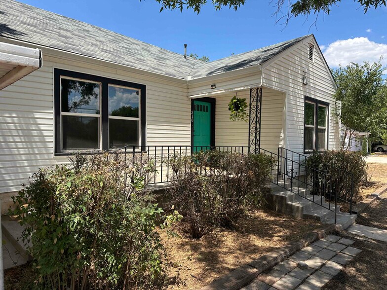 Primary Photo - 310 College Dr