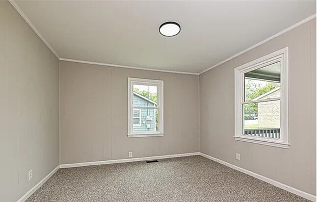 Building Photo - 225 Charlesvoix Ave