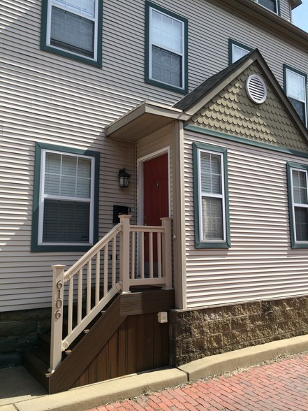 Primary Photo - 6106 Yardley Way