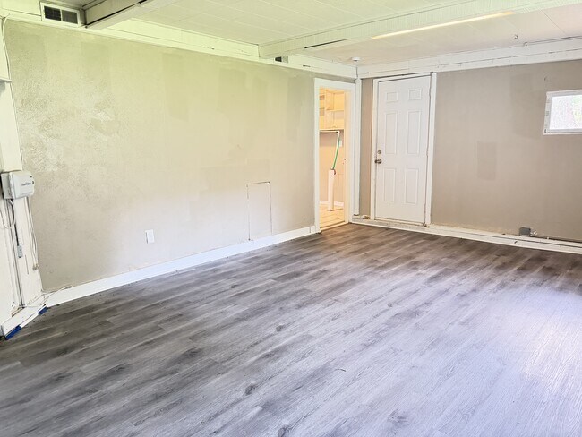 Building Photo - 1143 Laredo Ave