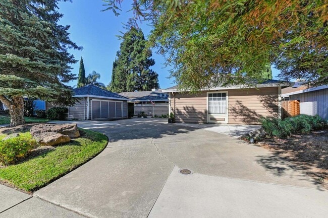 Building Photo - 821 Florin Rd