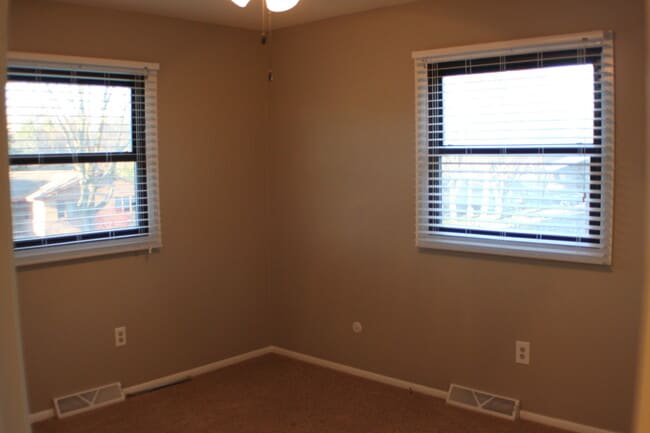 Building Photo - NW Rochester home available now! Very Nice...