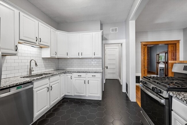 Building Photo - 1139 N Downing St