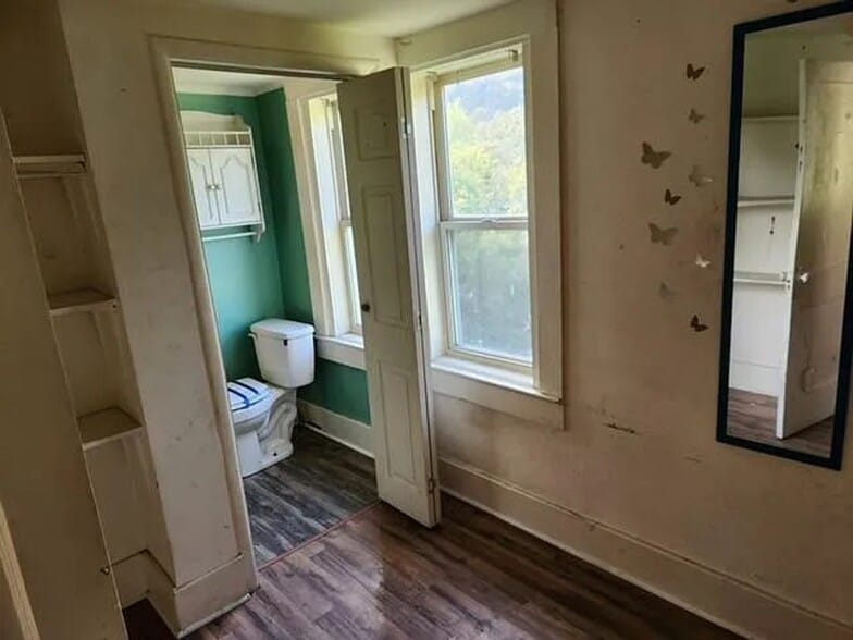 Building Photo - 209 Laurel St